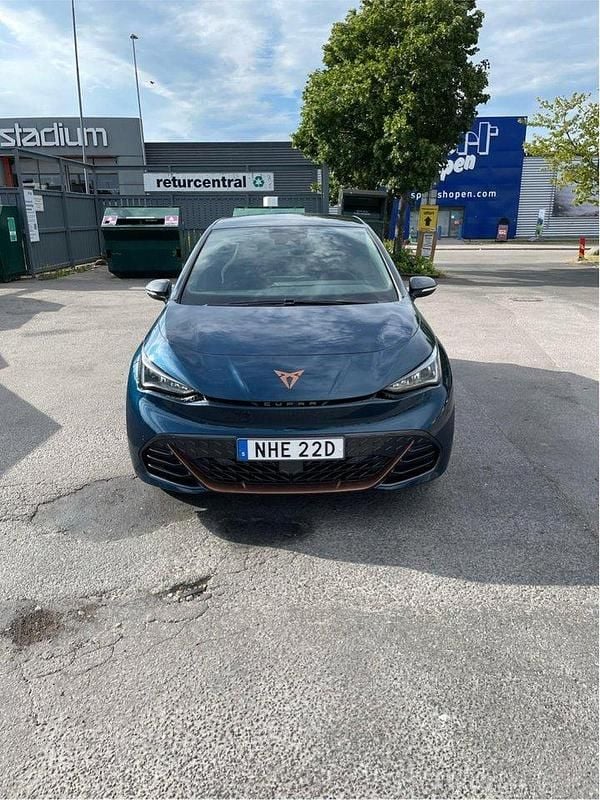 Blå Begagnad 2022 Cupra Born e-Boost Halvkombi | 305 000 kr (Marknadspris) - Bild 1/4