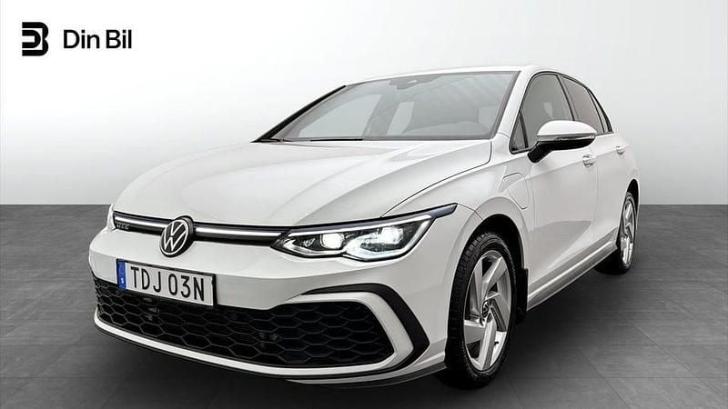 Vit Begagnad 2023 VW Golf VIII GTE Kombi | 370 000 kr - Bild 1/4