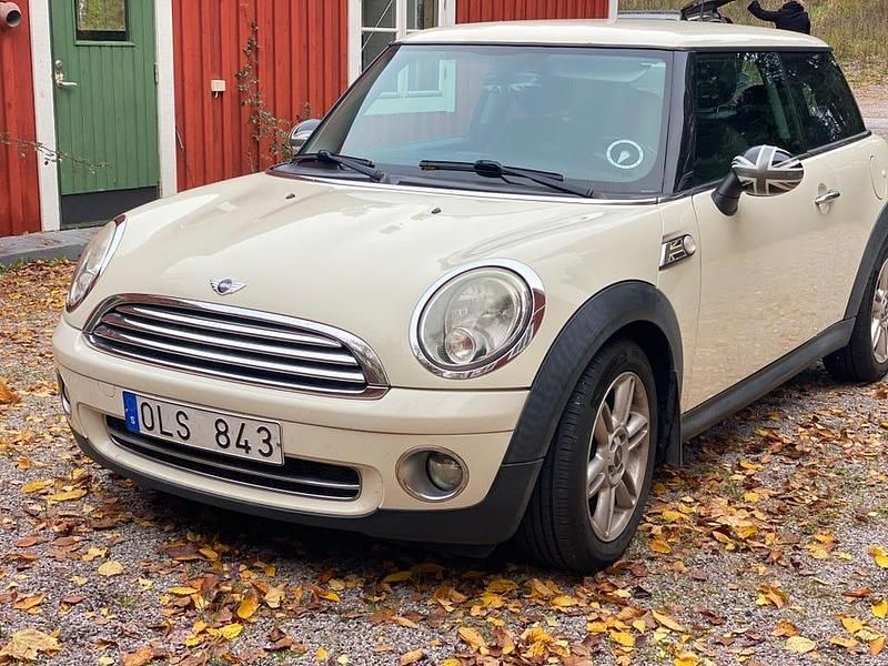 Begagnad Mini ONE 75 HK (55 kW) 2010 Benvit Halvkombi