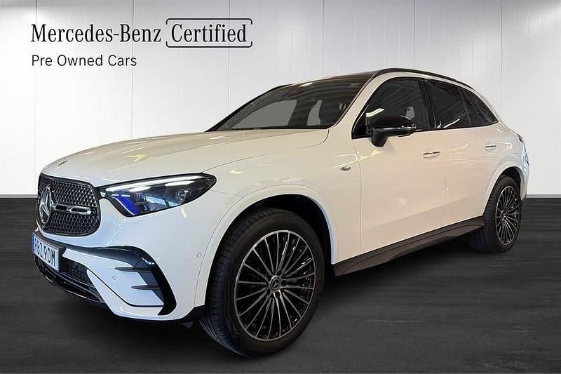 Vit Begagnad 2025 Mercedes GLC300 AMG Halvkombi | 699 000 kr - Bild 1/4