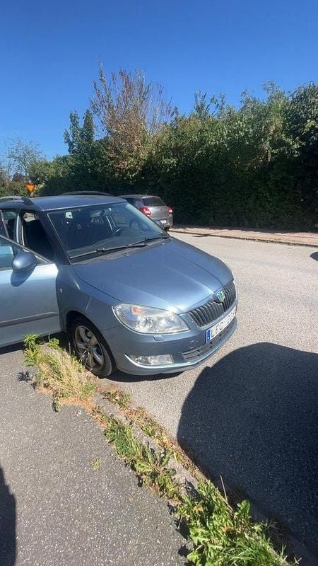 Grå Begagnad 2011 Skoda Fabia Elegance Kombi | 26 000 kr (Bra pris) - Bild 1/4