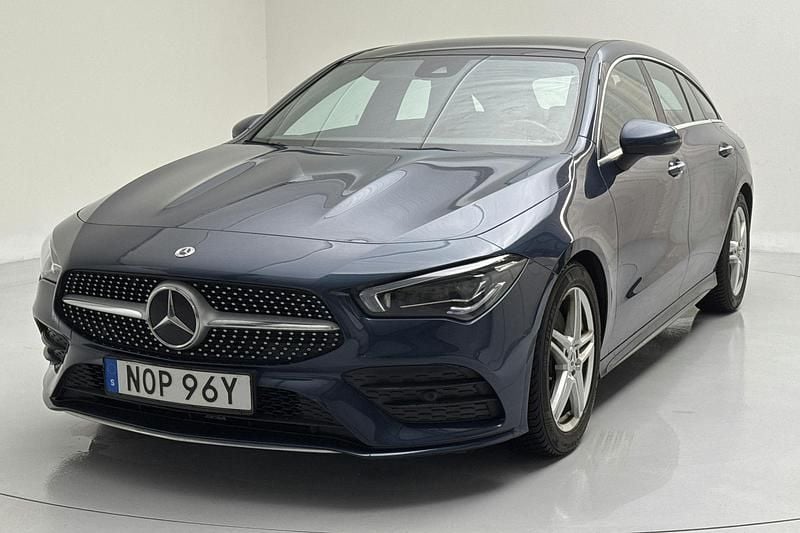 Blå Begagnad 2023 Mercedes CLA200 Shooting Brake AMG line Kombi | 299 000 kr (Superpris) - Bild 1/4
