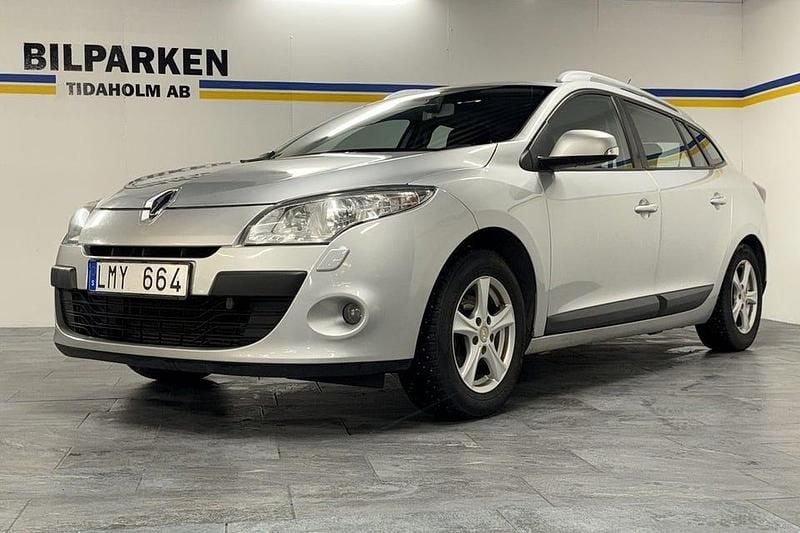 Silver Begagnad 2010 Renault Mégane GrandTour Kombi | 39 900 kr (Lite dyr) - Bild 1/4