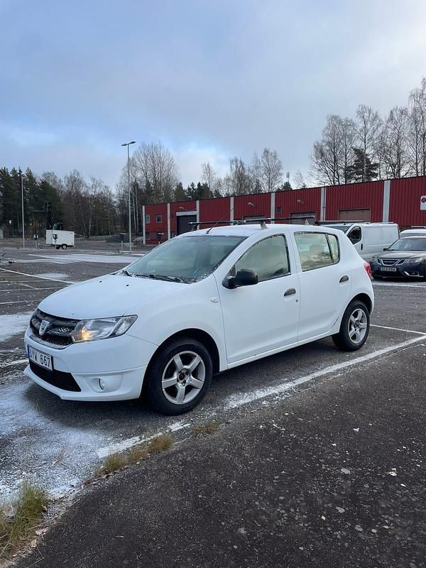 Begagnad 2013 Dacia Sandero Halvkombi | 25 000 kr (Superpris) - Bild 1/4
