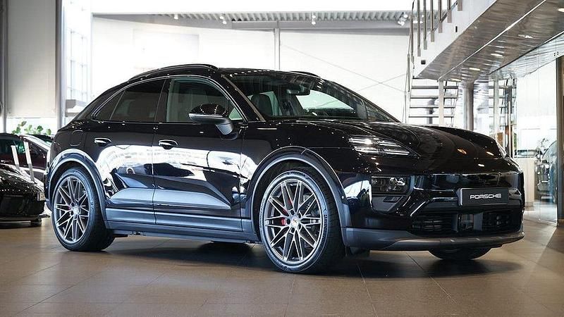 Svart Begagnad 2024 Porsche Macan SUV | 1 129 000 kr (Dyr) - Bild 1/4