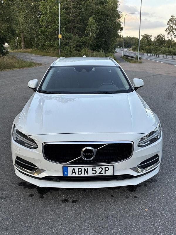 Vit Begagnad 2020 Volvo V90 Momentum Kombi | 295 000 kr (Bra pris) - Bild 1/4