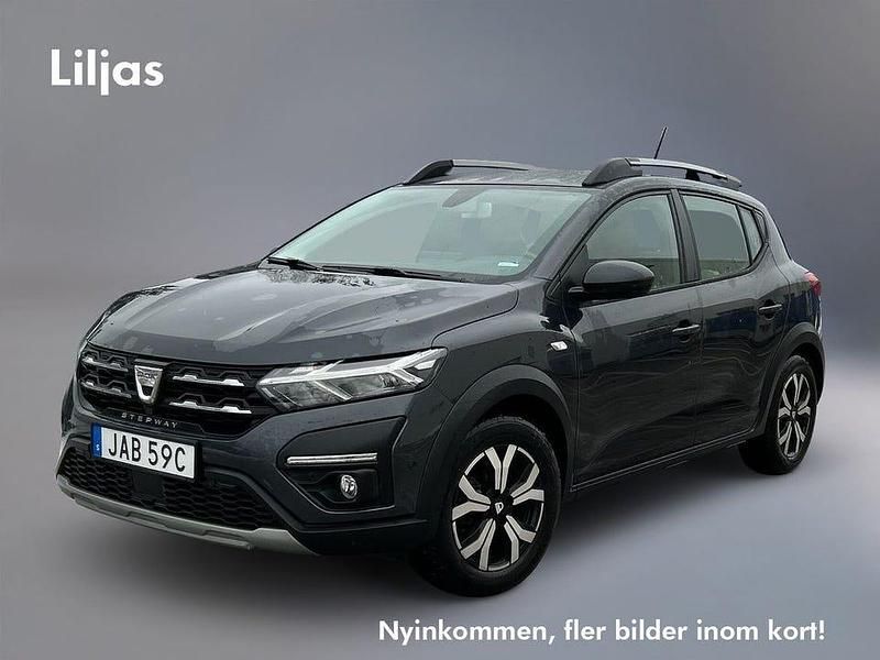 Grå Begagnad 2022 Dacia Sandero Comfort SUV | 159 000 kr (Marknadspris) - Bild 1/3