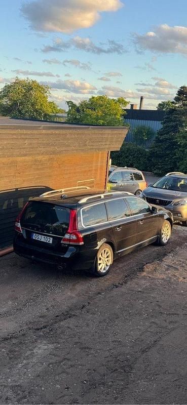 Svart Begagnad 2016 Volvo V70 Standard Kombi | 95 000 kr (Superpris) - Bild 1/4