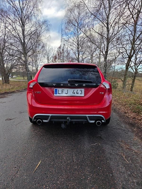 Begagnad Volvo V60 R-Design 150 HK (110 kW) 2011 Kombi