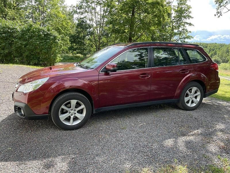 Röd Begagnad 2013 Subaru Outback SUV | 115 000 kr (Marknadspris) - Bild 1/1