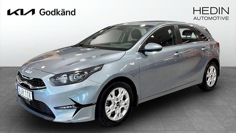Grå (grey) Begagnad 2022 Kia Ceed Halvkombi | 189 900 kr (Bra pris) - Bild 1/4
