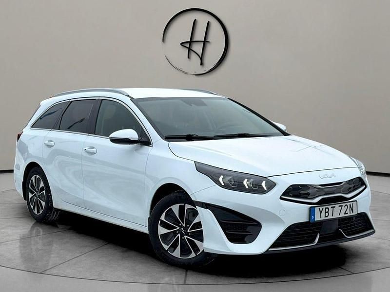 Begagnad Kia Ceed Sportswagon Advance 141 HK (103 kW) 2022 Vit Kombi