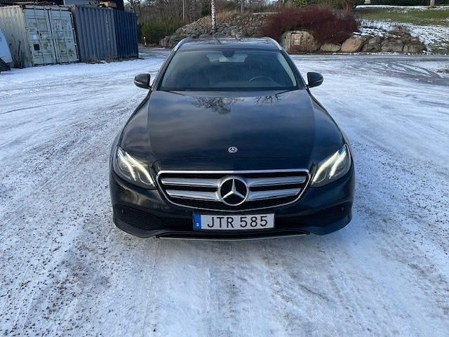 Begagnad Mercedes E220 Avantgarde 194 HK (142 kW) 2018 Svart Kombi