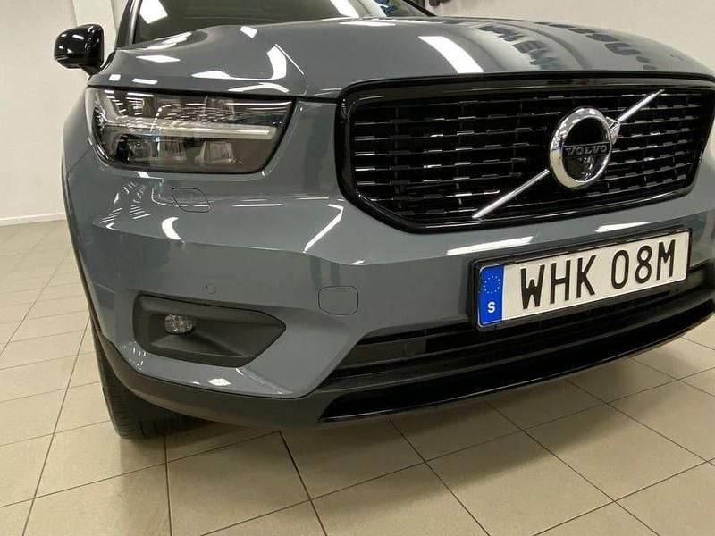 Begagnad Volvo XC40 R-Design 214 HK (157 kW) 2021 Grå SUV