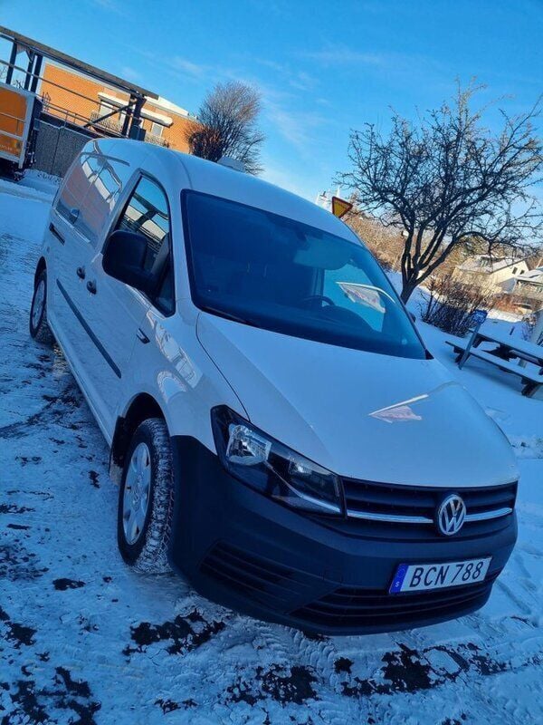 Vit Begagnad 2017 VW Caddy Maxi Minibuss | 127 500 kr (Bra pris) - Bild 1/4