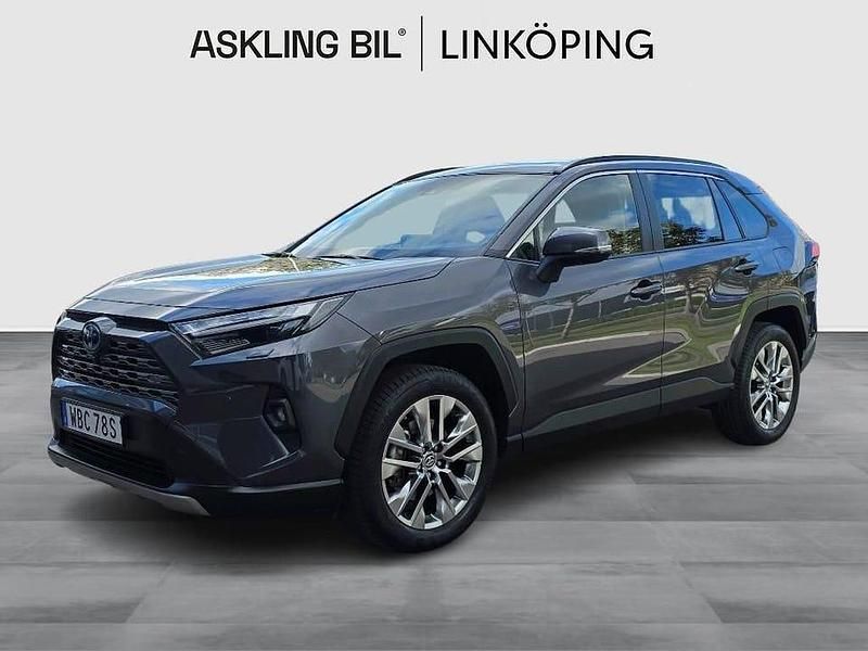 Mörkgrå (grå) Begagnad 2023 Toyota RAV4 Hybrid Executive SUV | 459 000 kr (Lite dyr) - Bild 1/4