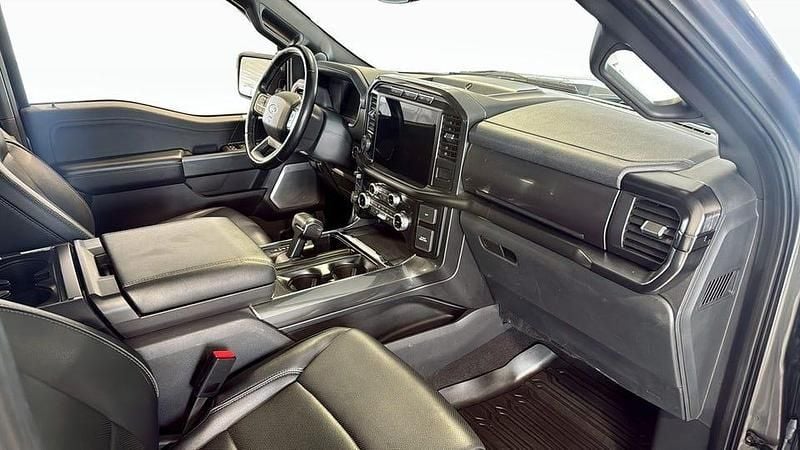 Begagnad Ford F-150 Lariat 405 HK (297 kW) 2023 Grå Pickup