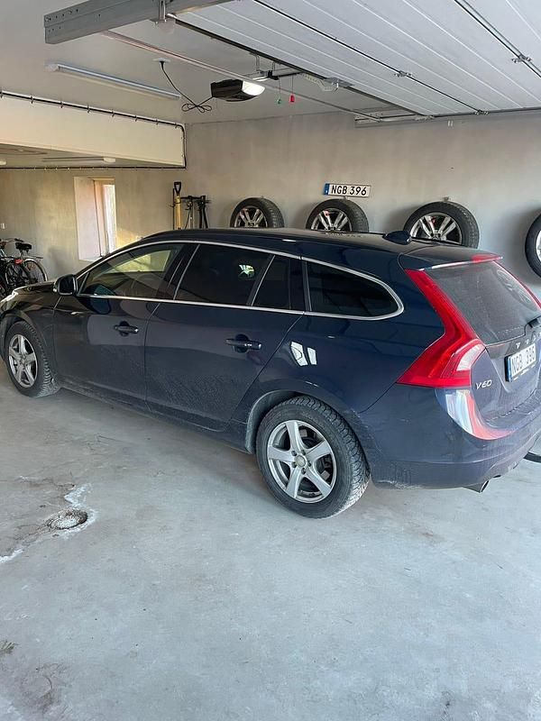 Begagnad 2013 Volvo V60 Kombi | 96 000 kr (Superpris) - Bild 1/4