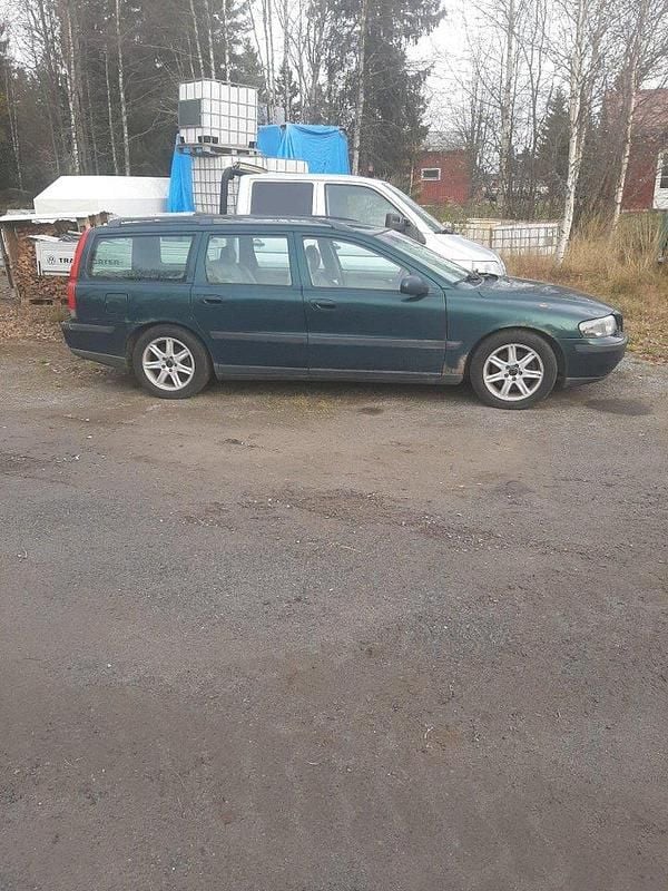 Grön Begagnad 2000 Volvo V70 Kombi | 7 000 kr (Superpris) - Bild 1/4