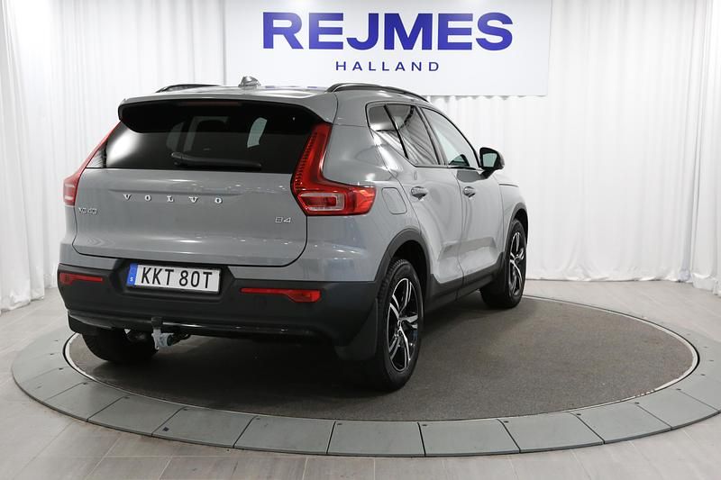 Begagnad Volvo XC40 Plus 200 HK (147 kW) 2023 Grå SUV