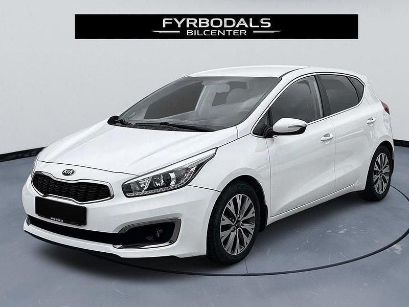 Vit Begagnad 2016 Kia Ceed Halvkombi | 149 000 kr - Bild 1/4