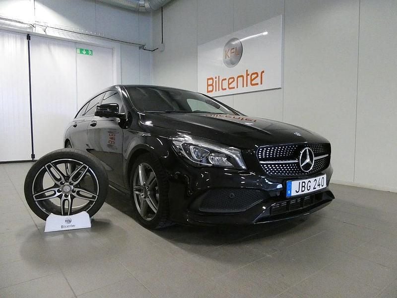 Svart Begagnad 2017 Mercedes CLA220 AMG Sedan | 207 900 kr (Marknadspris) - Bild 1/3