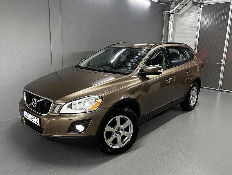 Brun Begagnad 2008 Volvo XC60 Kinetic SUV | 69 900 kr (Marknadspris) - Bild 1/4
