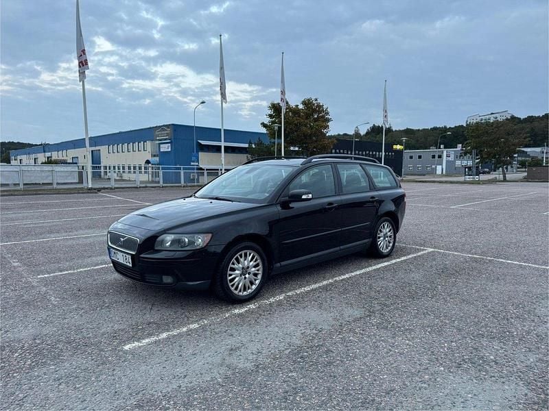 Svart Begagnad 2007 Volvo V50 Momentum Kombi | 29 000 kr (Bra pris) - Bild 1/4