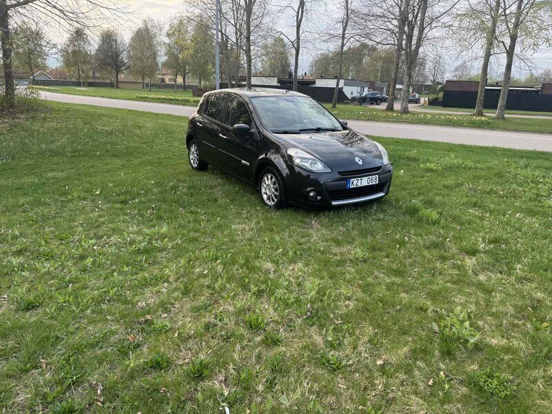 Svart Begagnad 2012 Renault Clio R.S. Halvkombi | 32 900 kr (Bra pris) - Bild 1/3
