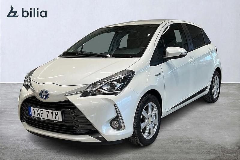 Begagnad Toyota Yaris Hybrid 102 HK (75 kW) 2019 Grå Halvkombi