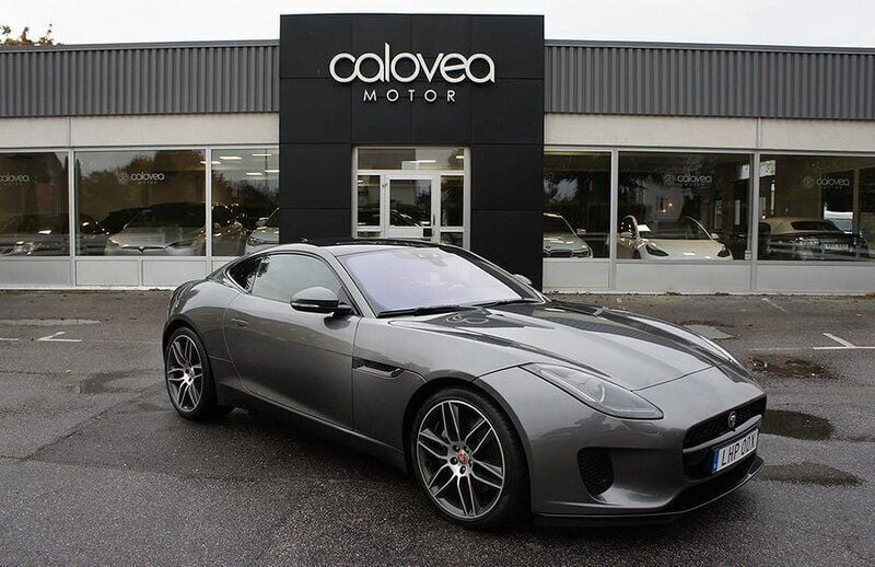 Mörkgrå Begagnad 2017 Jaguar F-Type Sportkupé | 419 500 kr - Bild 1/4
