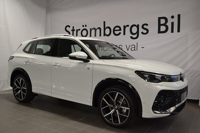 Vit Ny 2025 VW Tiguan R-line SUV | 592 400 kr (Marknadspris) - Bild 1/4