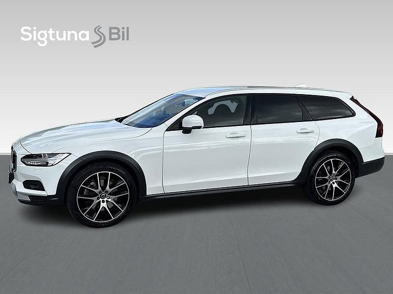 Begagnad Volvo V90 CC 198 HK (145 kW) 2021 Vit Kombi