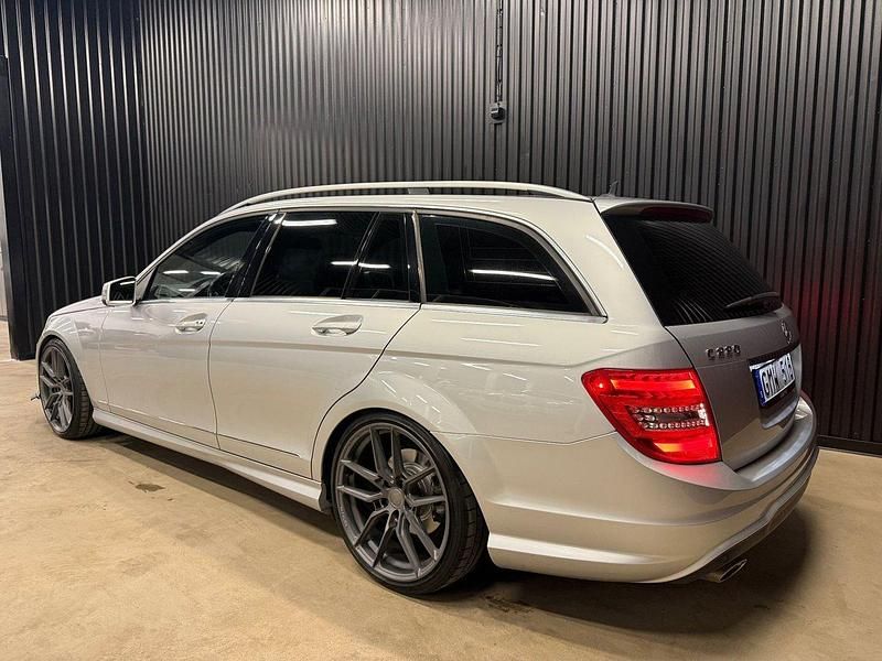 Silver Begagnad 2012 Mercedes C220 AMG Kombi | 139 900 kr (Lite dyr) - Bild 1/4
