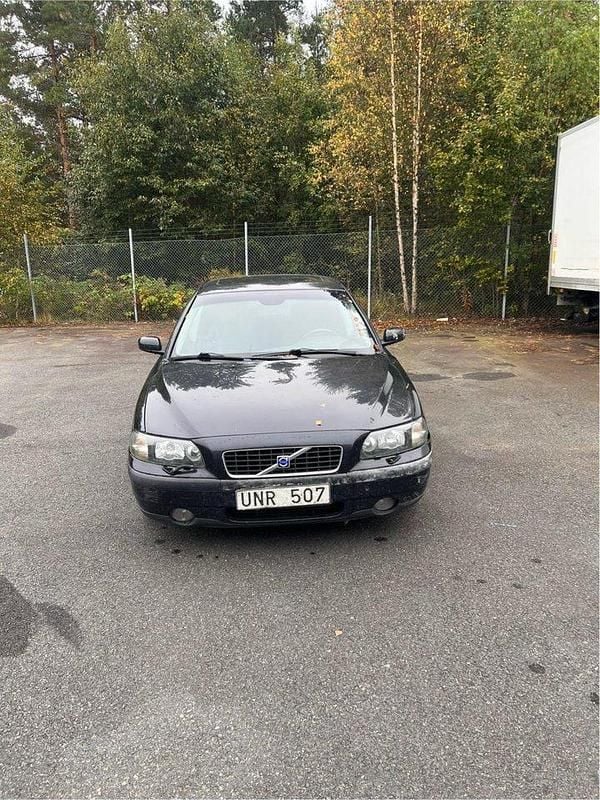 Svart Begagnad 2004 Volvo S60 Business Edition Sedan | 7 500 kr (Superpris) - Bild 1/4