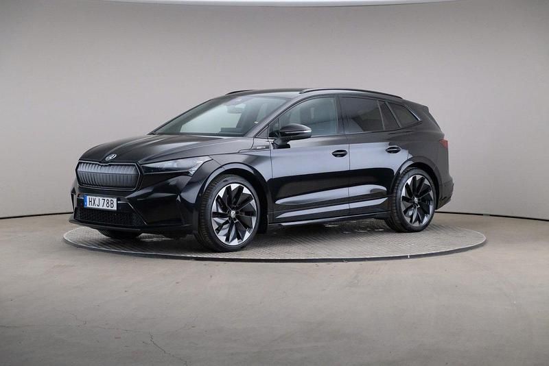 Svart Begagnad 2022 Skoda Enyaq iV SportLine SUV | 389 000 kr (Marknadspris) - Bild 1/4