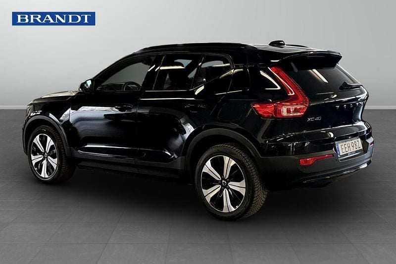Begagnad Volvo XC40 Single Motor 175 kW (238 HK) 2023 Svart SUV