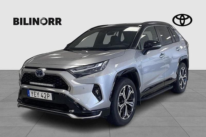 Grå Begagnad 2023 Toyota RAV4 Hybrid Style SUV | 549 900 kr (Dyr) - Bild 1/4