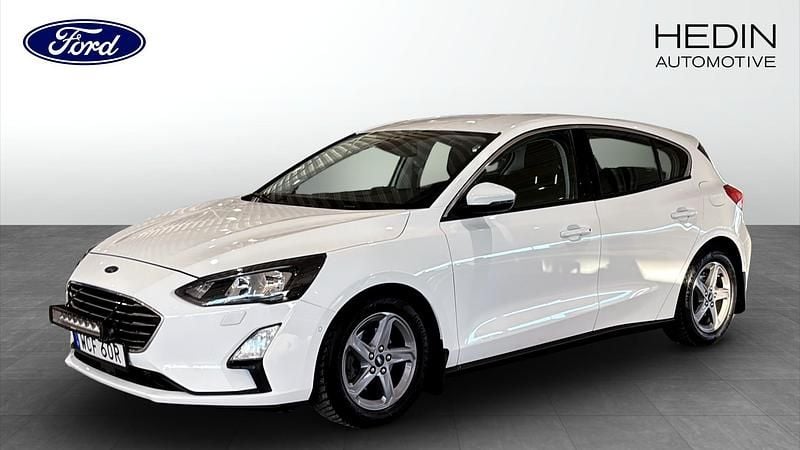 Vit Begagnad 2019 Ford Focus Titanium Halvkombi | 149 900 kr (Marknadspris) - Bild 1/4