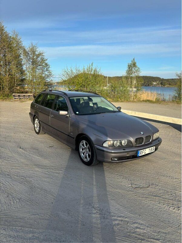 Grå Begagnad 2000 BMW 528 Kombi | 25 000 kr - Bild 1/4