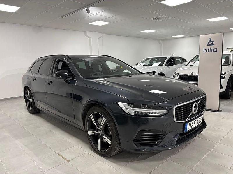 Grå Begagnad 2020 Volvo V90 R-Design Kombi | 319 900 kr (Marknadspris) - Bild 1/3