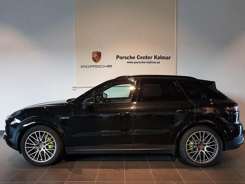 Begagnad 2023 Porsche Cayenne Platinum Edition SUV | 899 000 kr (Lite dyr) - Bild 1/4