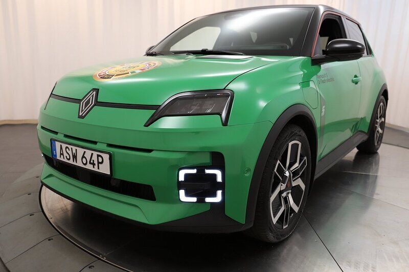 Grön Begagnad 2025 Renault R5 Halvkombi | 389 900 kr (Lite dyr) - Bild 1/4
