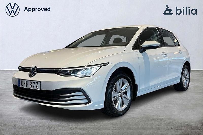 Vit Begagnad 2022 VW Golf VIII Life Halvkombi | 224 500 kr (Marknadspris) - Bild 1/4