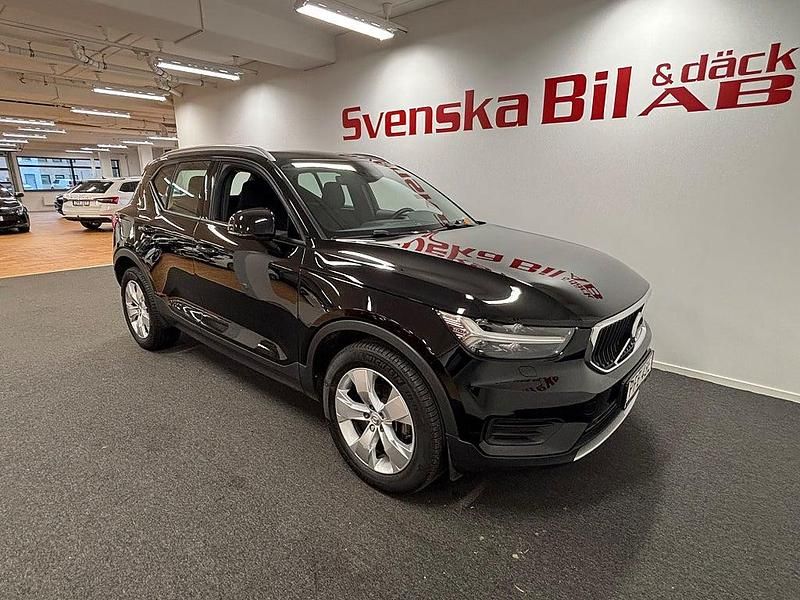 Begagnad Volvo XC40 Momentum 129 HK (94 kW) 2021 Svart SUV