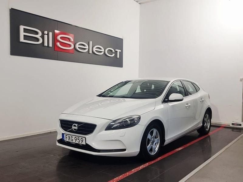 Vit Begagnad 2012 Volvo V40 Kombi | 74 900 kr (Marknadspris) - Bild 1/4