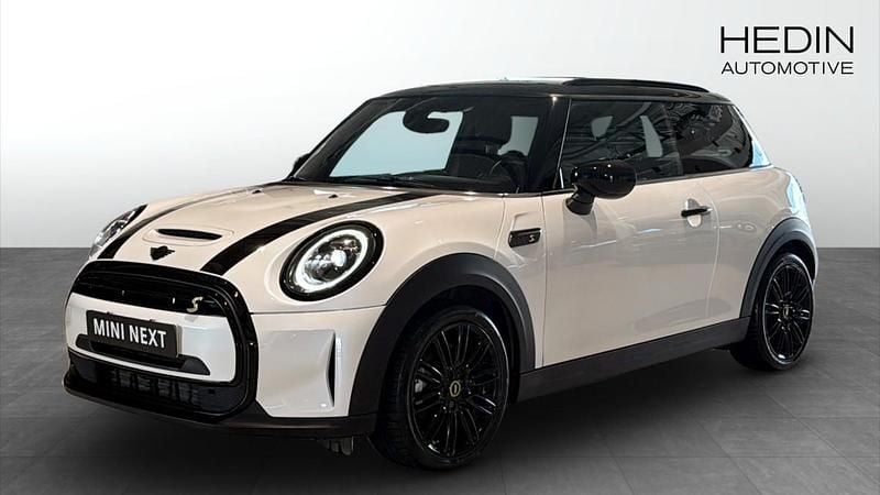 Vit (white) Begagnad 2023 Mini Cooper SE Halvkombi | 228 700 kr (Bra pris) - Bild 1/4