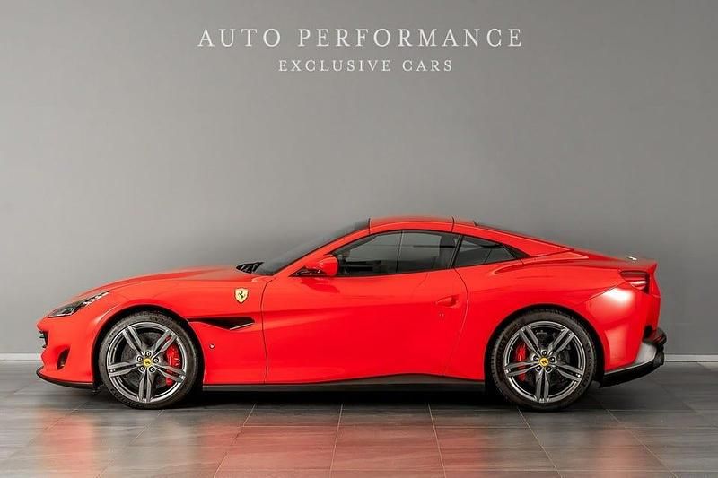 Begagnad Ferrari Portofino 600 HK (441 kW) 2019 Röd Cab