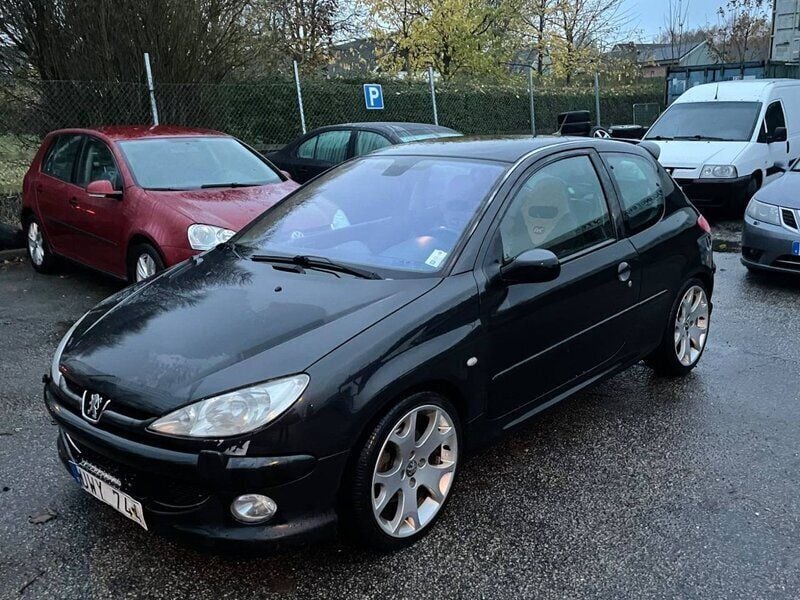 Svart Begagnad 2004 Peugeot 206 RC Halvkombi | 34 900 kr (Dyr) - Bild 1/4