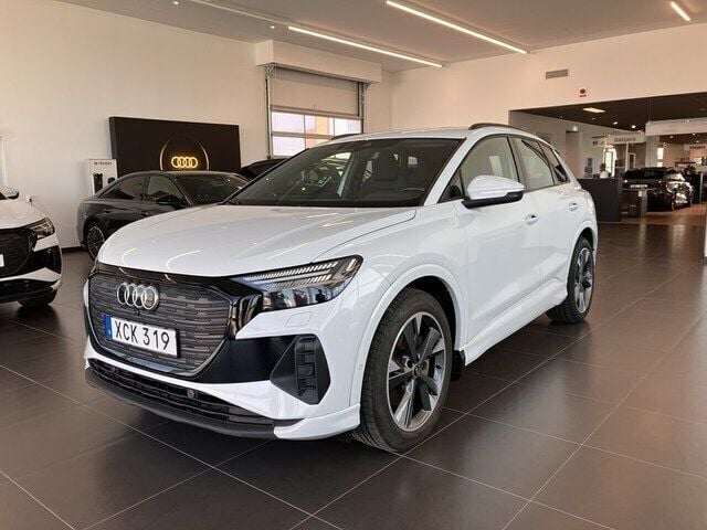 Vit (glaciärvit metallic) Begagnad 2022 Audi Q4 e-tron Proline SUV | 334 900 kr (Bra pris) - Bild 1/4